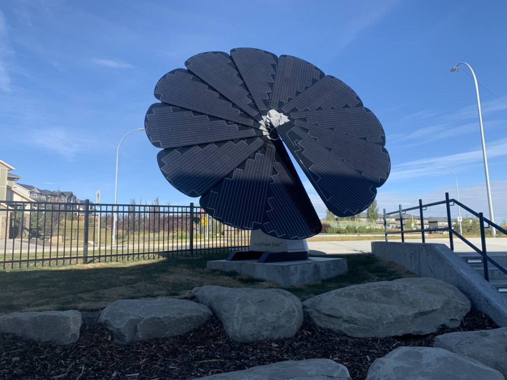 It was a long journey to get here but great to see students finally in @NorthcottRVS. Quotes from stu “this school is the bomb”, “our new school is amazing”. Check out gym’s 30 ft panel display, solar station, solar flower &amp; beautiful design. Thx staff for your resilience #RVSed