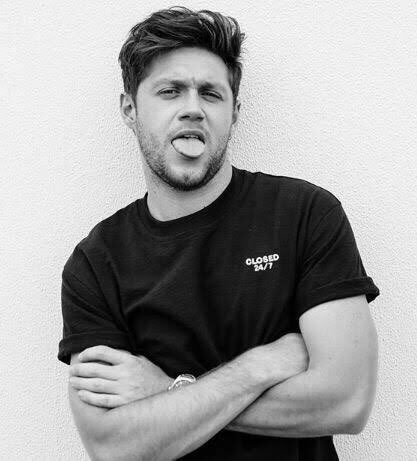 wallsJules_'s tweet photo. Liam ( CONGRATS LIAM AND MAYA and #LiamOnGMA ), Niall (Hello Niall) and Louis (#WALLS9M ) son tendencia, que bonito. Y como son tendencia aprovecho para decirles STREAM HEARTBREAK WEATHER, STREAM WALLS y STREAM LP1 y les dejo unas fotitos https://t.co/GwVnNIuF2C
