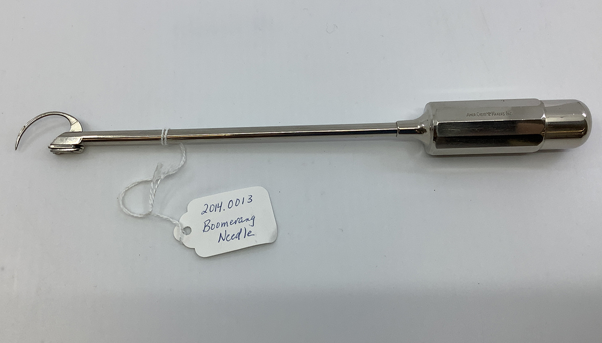 AmerUrological's tweet photo. Here is a Didusch illustration of the use of boomerang needle holder in making anastomosis between bladder &amp; membranous urethra &amp; the Boomerang instrument from granddaughter of Dr. Carlos Amaya who, after Hopkins residency, received it from Hugh Young #TBT #DiduschMuseum https://t.co/RxuqyQEvYq