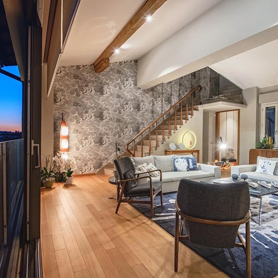 AptsFlorenceIT's tweet photo. Introducing this new gorgeous apartment ๐ค a contemporary retreat in #Florence! Very near to Ponte Vecchio.
#apartmentsforrent #interiors #traveller #oltrarno #firenze #luxury #apartmentwithaview #italy #propertiesforrent #apartmentsflorence #florenceapartment #florenceview https://t.co/HI1kPiubV3