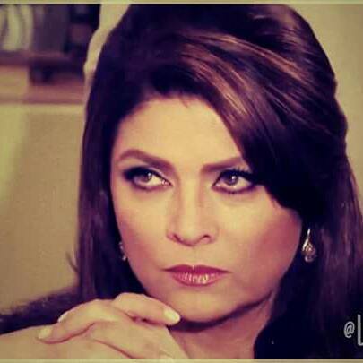 lilijhas's tweet photo. @victoriaruffo31 viendo como la queen saluda a todas menos ami ♥❤te amoo https://t.co/6Riamn3VQ4