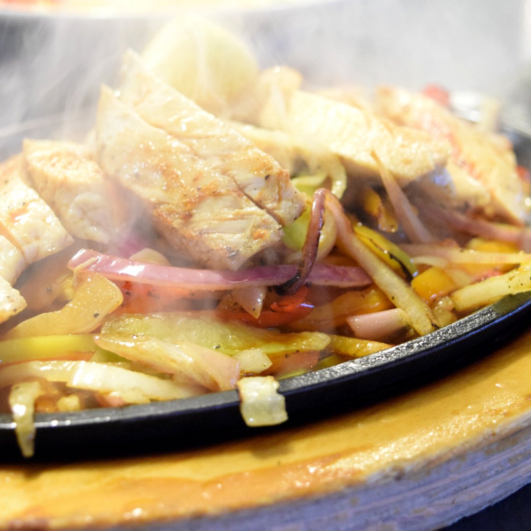 MosFamilyRestaurant tweet media