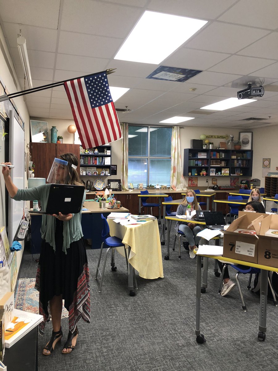 DougSunnyvale's tweet photo. It’s what school looks like in Fall 2020. But @smslearns is doing it well. Thanks students and staff https://t.co/aWsD2kq0to