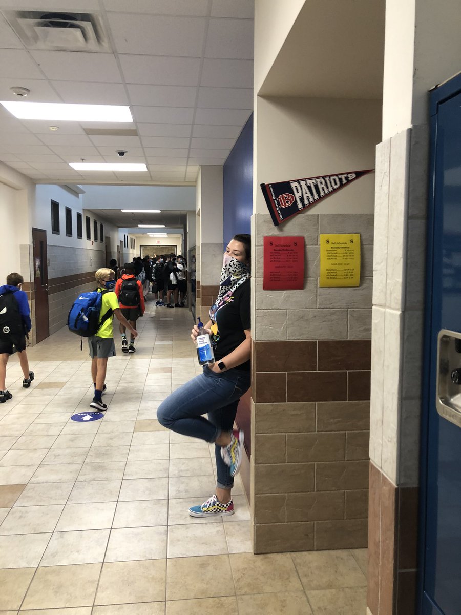 DougSunnyvale's tweet photo. It’s what school looks like in Fall 2020. But @smslearns is doing it well. Thanks students and staff https://t.co/aWsD2kq0to