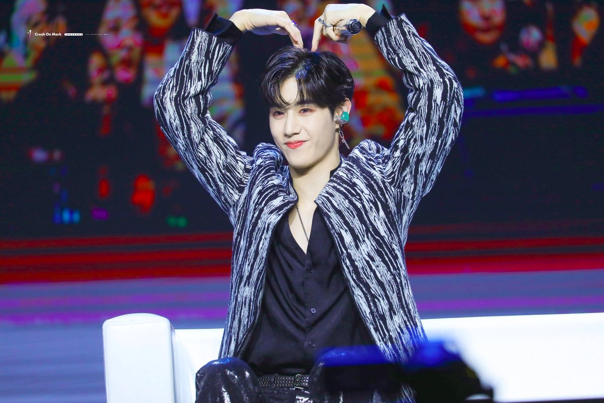 YGOT7__17's tweet photo. まくひょんセンイルチュッカヘ〜！！！！
長男だけどめっちゃ可愛いまくとぅあん〜♡ たまにガラ悪くなるのも最高に好きだよ😏
これからもヒョンと呼ばせてください〜 맠형 사랑해~!!!!!!!!!! 생일축하해~!!!!!
#HAPPYMARKTUANDAY #MarkTuan 
#ForeverWithMarkTuanday #아가새의소중한마크_생일축하해 https://t.co/WNO77Pcsp0