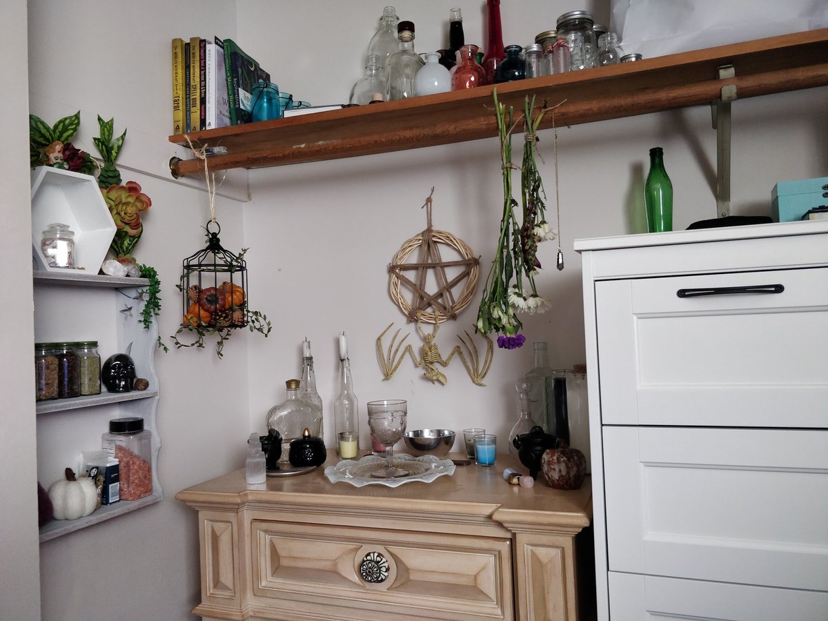 slutty_salami's tweet photo. I actually cleaned up the areas around my altar and now I have more places to STORE THINGS and I'm HAPPY
#wiccan #altartour #witchy https://t.co/jupME92axb
