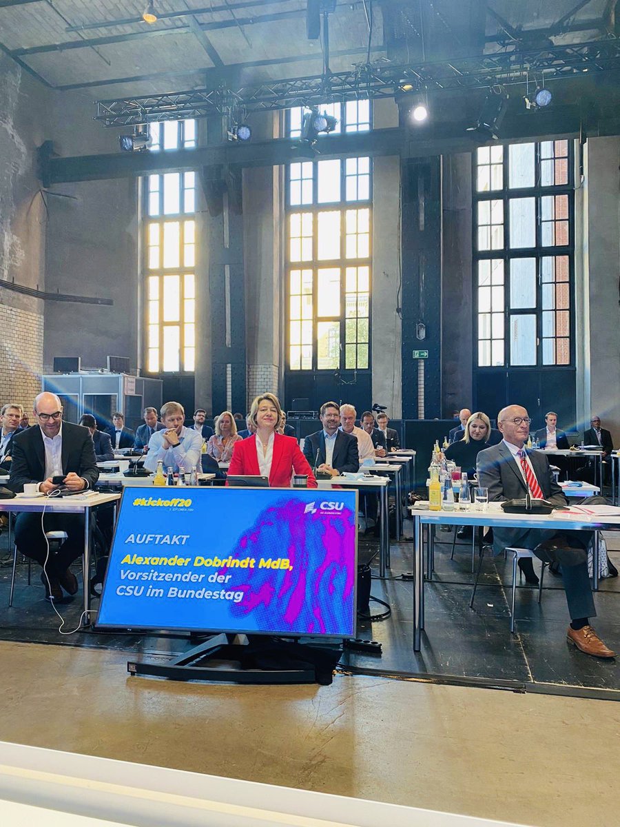 anjaweisgerber's tweet photo. Heute haben wir uns im Berliner Ewerk zur #Kickoff20 @csu_bt #Klausurtagung getroffen. Zu Gast war u.a. @Markus_Soeder. Unser Ziel ist, dass Deutschland 🇩🇪 stärker aus der Krise kommt, als es hineingegangen ist. 💪 https://t.co/VGTgFGy3fy