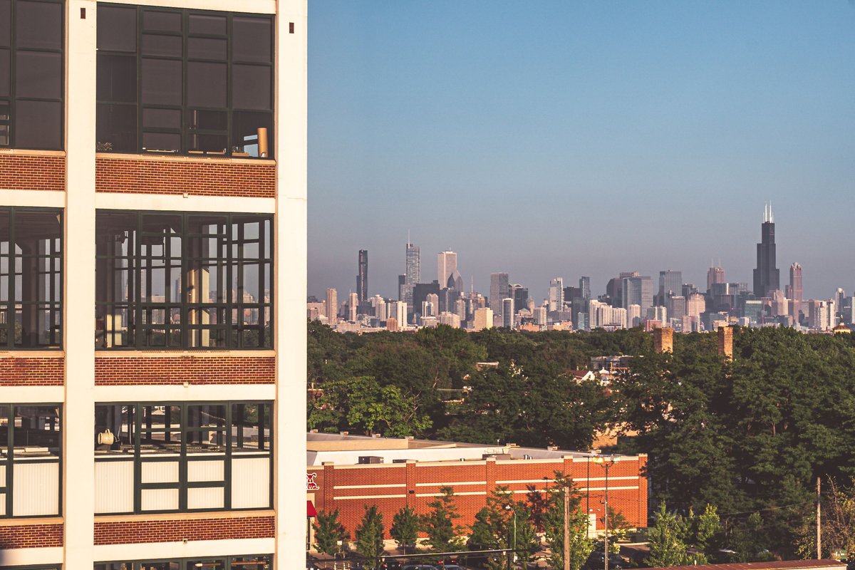 thefields773's tweet image. We are proud that our building has been a community staple since 1928 in Chicago's northwest side with these stunning views of the skyline. #TheFieldsChicago