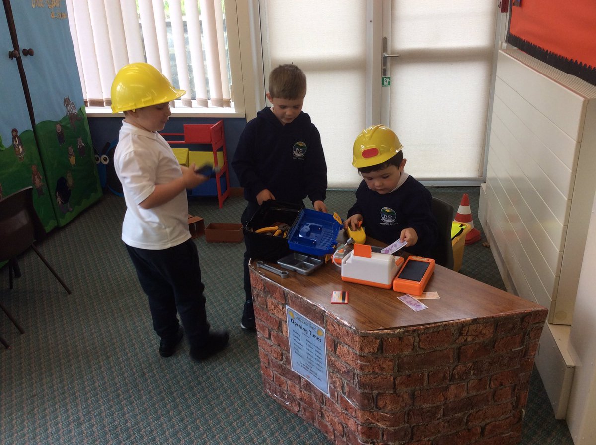 blaenbaglankenn's tweet photo. We had lots of fun exploring our new classroom #Firstdayofreception https://t.co/nBHCwtCUgM