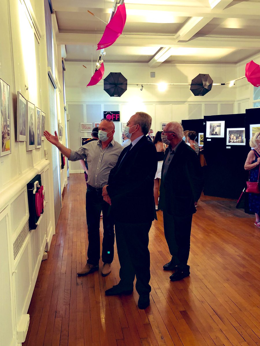 CCIPOPROBERT's tweet photo. #RenaudDonnedieudeVabres président de @Visapourlimage en visite des expos du #OFFPerpignan guidé par l’invité d’honneur de @FPerpignan #FrançoisPugnet et @DenisBrogniart parrain 2020. https://t.co/7d3r5pQnbf