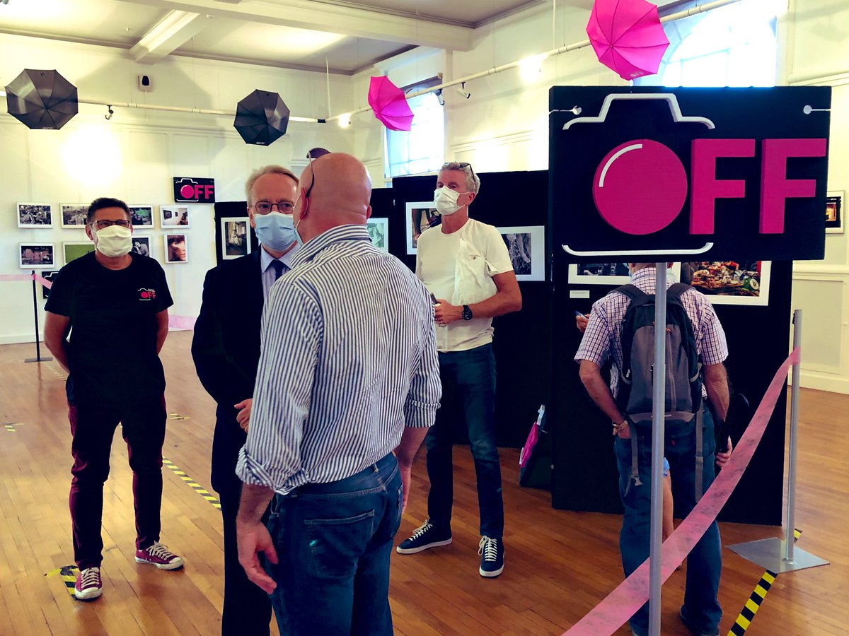 CCIPOPROBERT's tweet photo. #RenaudDonnedieudeVabres président de @Visapourlimage en visite des expos du #OFFPerpignan guidé par l’invité d’honneur de @FPerpignan #FrançoisPugnet et @DenisBrogniart parrain 2020. https://t.co/7d3r5pQnbf