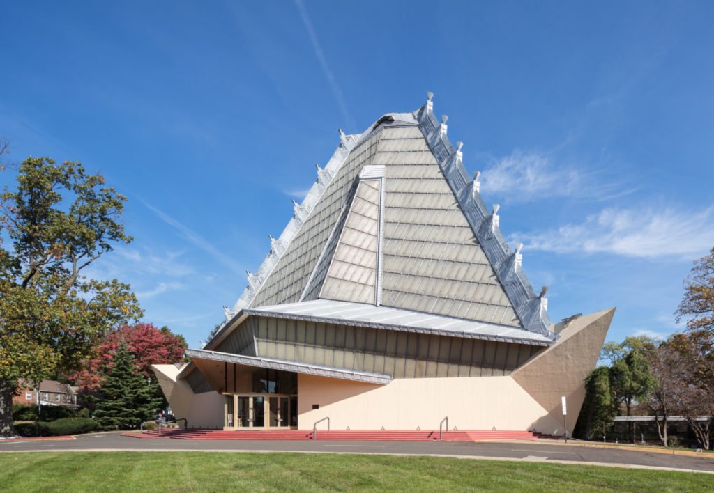 Beth Sholom was built in 1959 in Elkins Park, Pennsylvania.It was designed by Frank Lloyd Wright and it shows.