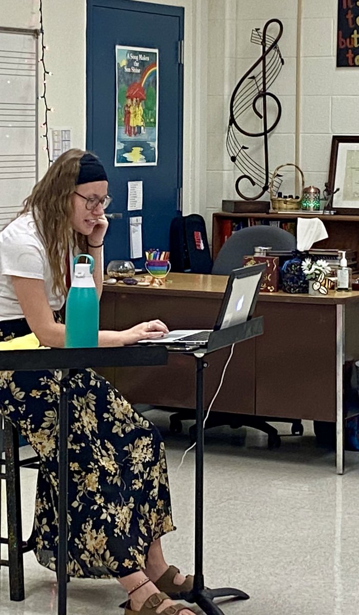 It’s Terrific Thursday Music zoom day with the Terrific Ms. Anderson! Yeah! #beDSE