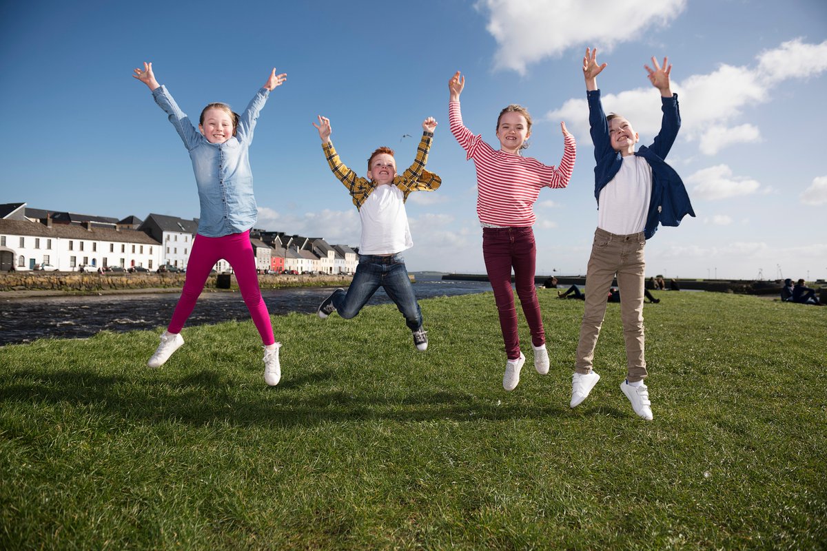 FibinMedia's tweet photo. Muidne nuair a chuala muid an dea-scéala!🙌Tá muid ar bís le fógairt go bhfuil ainmniúchán faighte ag Is Mise do Shraith Theilifíse na bliana ! Fíor bhuíoch agus bródúil as an bhfoireann ar fad go háirithe na🌟 réalta🌟 seo....
@Cula4_TG4 @OirnaGaeilge @TG4TV https://t.co/ZspEJ2mgRA