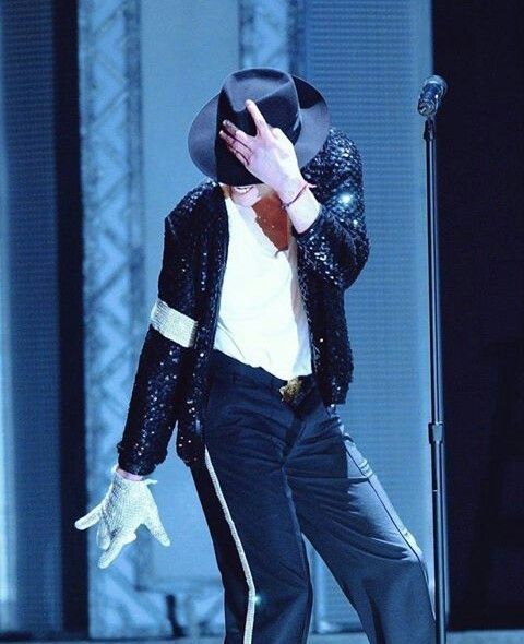 I mentioned this also too: it is true that when we think about MJ we don't often think about his hand movements, even though they were integral in his iconic body outlines, silhouettes. They add narrative, uniqueness, & art. And our subconscious read that. Beautiful subtleties. +