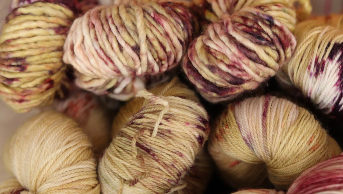 _lolodidit's tweet photo. Fall Colorways are on the shop! This is "We've Got Tonight".
#lolodidit #yarn #indiedyed #handdyedyarn #knit #knitting #crochet #crocheting #itsfallyall #fallyarn #autumnyarn #cozyknits #knittingseason #knittingweather #fallknits #chunkyknits #pumpkineverything #fallknitting https://t.co/svPeueT0eE