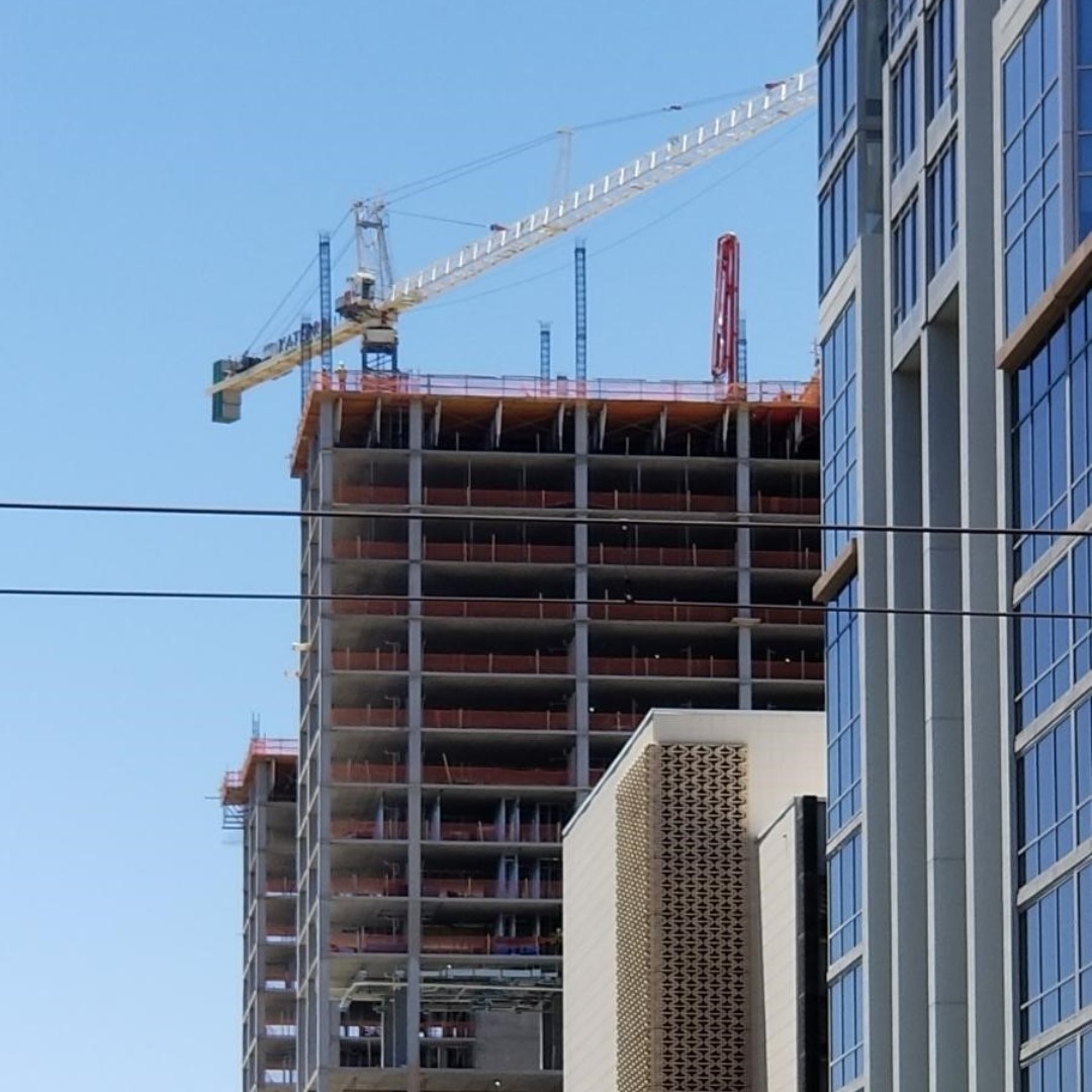 katerrainc's tweet photo. Topping Off: Society Phoenix.  Katerra is proud to be a part of  Society Apartment Community's mission to provide "reasonably priced housing that delivers an inclusive and inspiring shared living experience." 
Project details: https://t.co/RsoXmfPBBD
#coliving #construction https://t.co/EFssJFIDqq