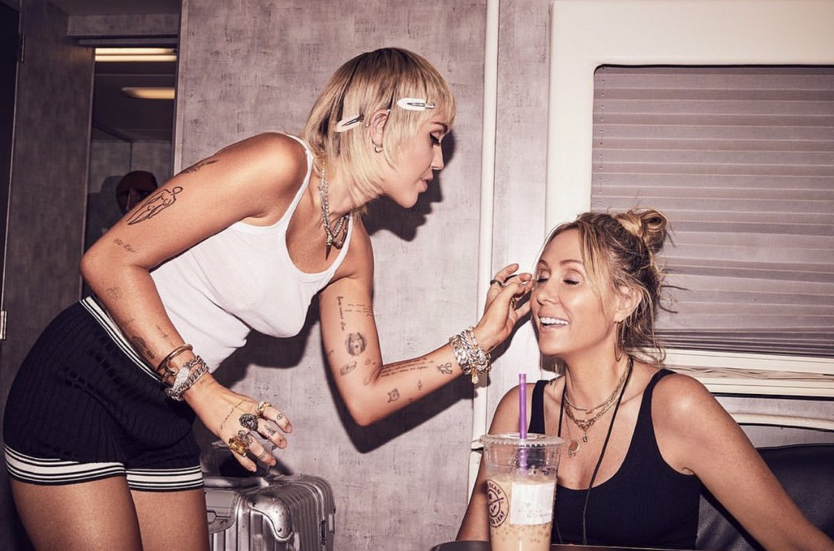 MileyCyrus's tweet photo. https://t.co/UPEuRPmB1L