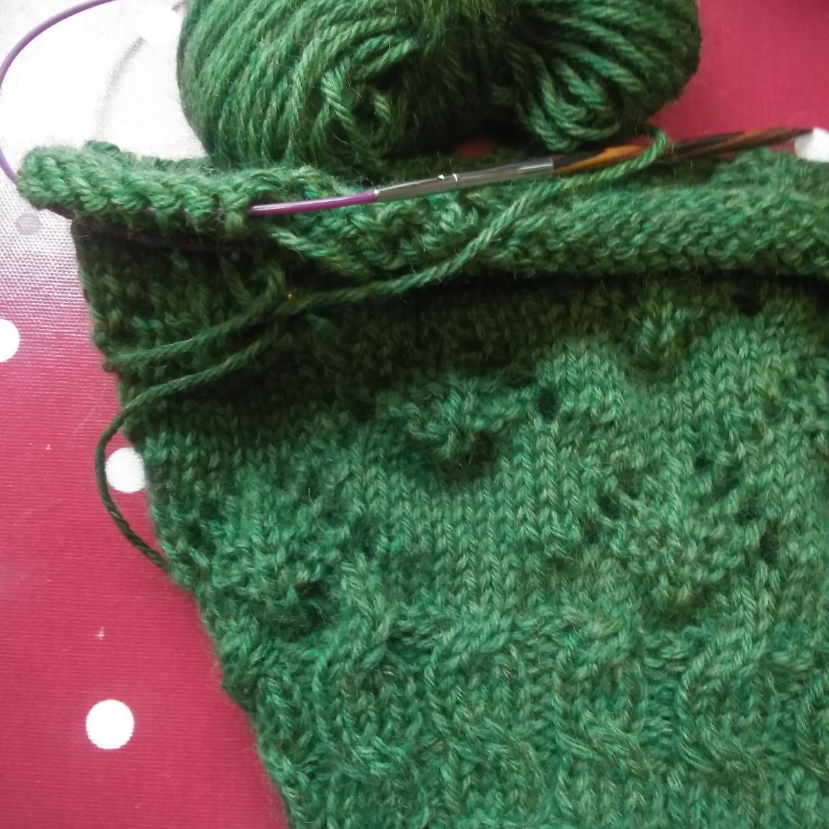 beeandbuzz's tweet image. Working on a new design for a cowl for Autumn. #knittingpattern #newdesign #cowl #natureinspired #knitwear #slowfashion #wool