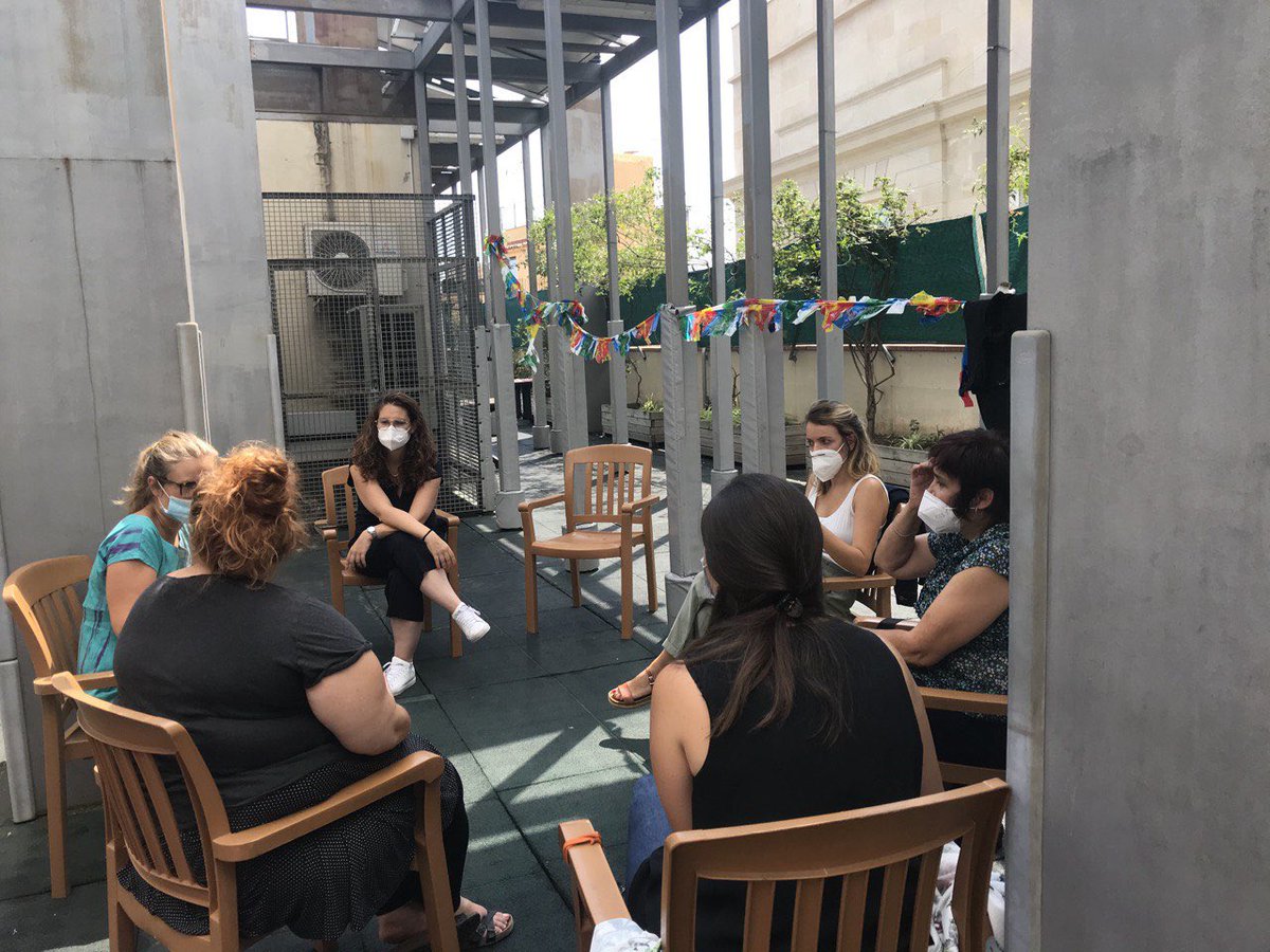 laurapcastano's tweet photo. Visitem el Centre d’Atenció a Urgències de violència masclista (CMAU). Tot l’agraïment al personal, que ha sostingut situacions molt complicades.

Un servei essencial per a la ciutat, del que ens sentim molt orgulloses 💜 https://t.co/D1spnZ7pE2