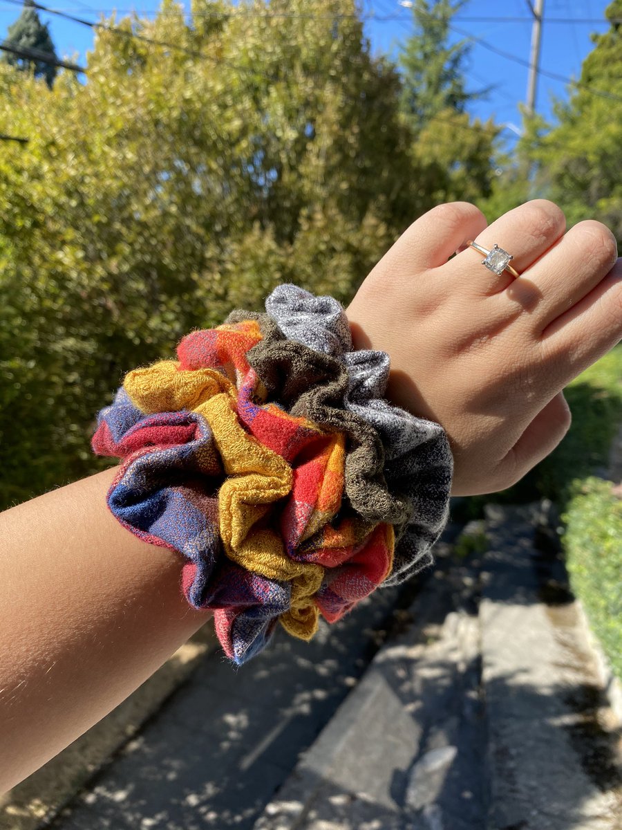 hellostitched's tweet photo. Collab auction with @celest_co_ is happening TODAY at 4pm central on Celest Co.’s page! 💞 All proceeds will be donated to those affected by Hurricane Laura - set your alarms to bid on this fall scrunchie bundle &amp; beautiful earrings by Karla and Chelsea! 😍 https://t.co/jj3pED0Gp5
