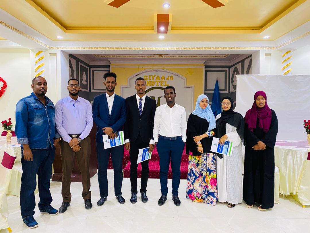 Maandhis_Youth's tweet photo. Xubnaha guddiga fulinta MAAN-DHIS waxay si aqlabiyad leh isugu raaceen qorshooyinka mudnaanta u leh mustaqbalka ururka oo lagu soo bandhigay shirkii maanta ee 3-Sept-2020. #MYF2020
@UNDPSomalia @IOMchief
@HonWarfa @IlwadElman
@Hormuud @AmbGamal @hon_khadija @amb_mahboub https://t.co/5ymNNJAX2n