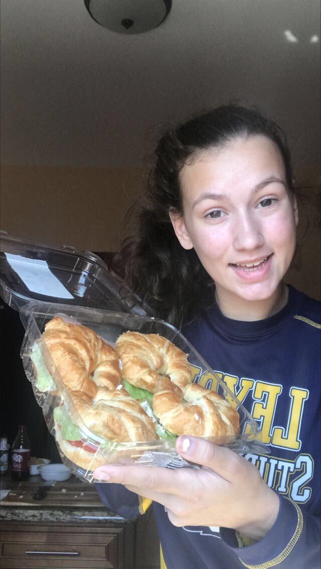 IzabellaLaniew1's tweet photo. Look at these DELICIOUS Chicken Salad Croissants!!🥐
#leydenpride @MrsStockard https://t.co/6CKvl2BVN3