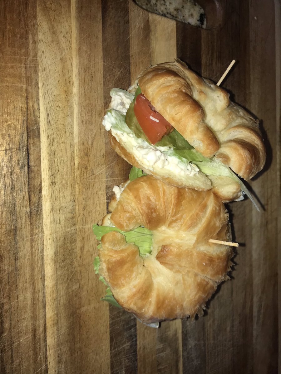 IzabellaLaniew1's tweet photo. Look at these DELICIOUS Chicken Salad Croissants!!🥐
#leydenpride @MrsStockard https://t.co/6CKvl2BVN3
