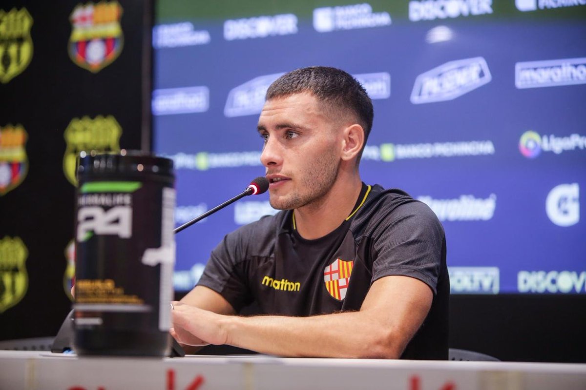 BarcelonaSC's tweet photo. 🎙️ #EmmanuelMartínez
💬 "Soy uno de los que más ha jugado, casi no he rotado, pero pueden más las ganas de jugar y seguir compitiendo. Quiero estar siempre, físicamente me siento bien y puedo estar desde el arranque"

En vivo ➡️ https://t.co/JD7cuLmBYH https://t.co/1z09tJ3seI