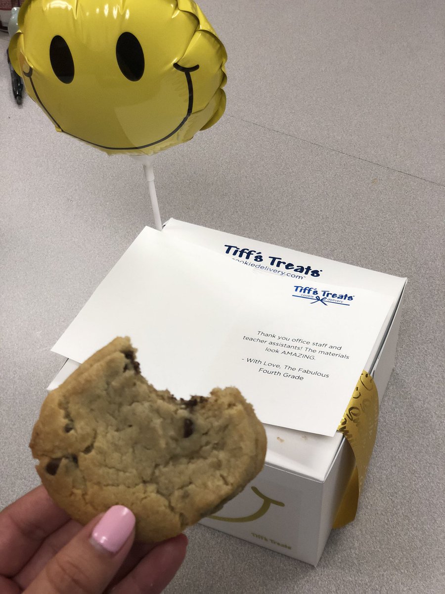 Mrs_Umana's tweet photo. Thank you to our 4th grade team they were so sweet to think about us yesterday it was gone in 5 seconds !! @Neff_ES We are ready for distribution day 2. 📚 https://t.co/CPIb4cO7fI