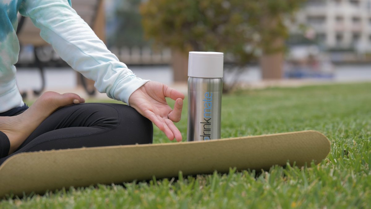 DrinkmateUSA's tweet photo. Take the instaFizz on the go! At the beach, park, on a hike, work or travel – this water bottle will never go out of style. For a limited time, get $10 off plus a FREE insulating sleeve!  #Drinkmate #instaFizz https://t.co/rZ4M0Kl0eU https://t.co/Ib09ssWh29