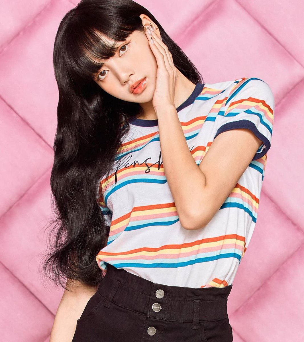 Sarablink9's tweet photo. #blackpink @BLACKPINK #lisa https://t.co/I43bkllPO4