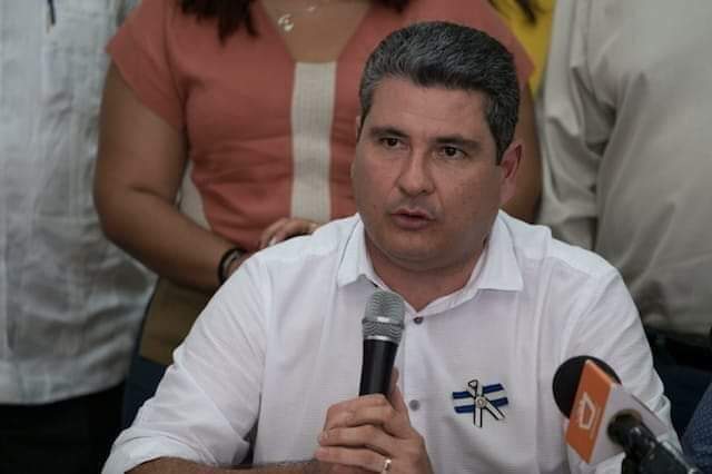 NolanGar91's tweet photo. #LoUltimo La familia de este degenerado sinvergüenza debe en impuestos a la Alcaldía de Managua más de 9 millones de córdobas, son 
una manada de lobos rapaces.
Plomo para la #DerechaTerrorista.👊❤🖤

Háganlo viral. 

#Plomo19
#TE21 https://t.co/nbtG1rmbvr