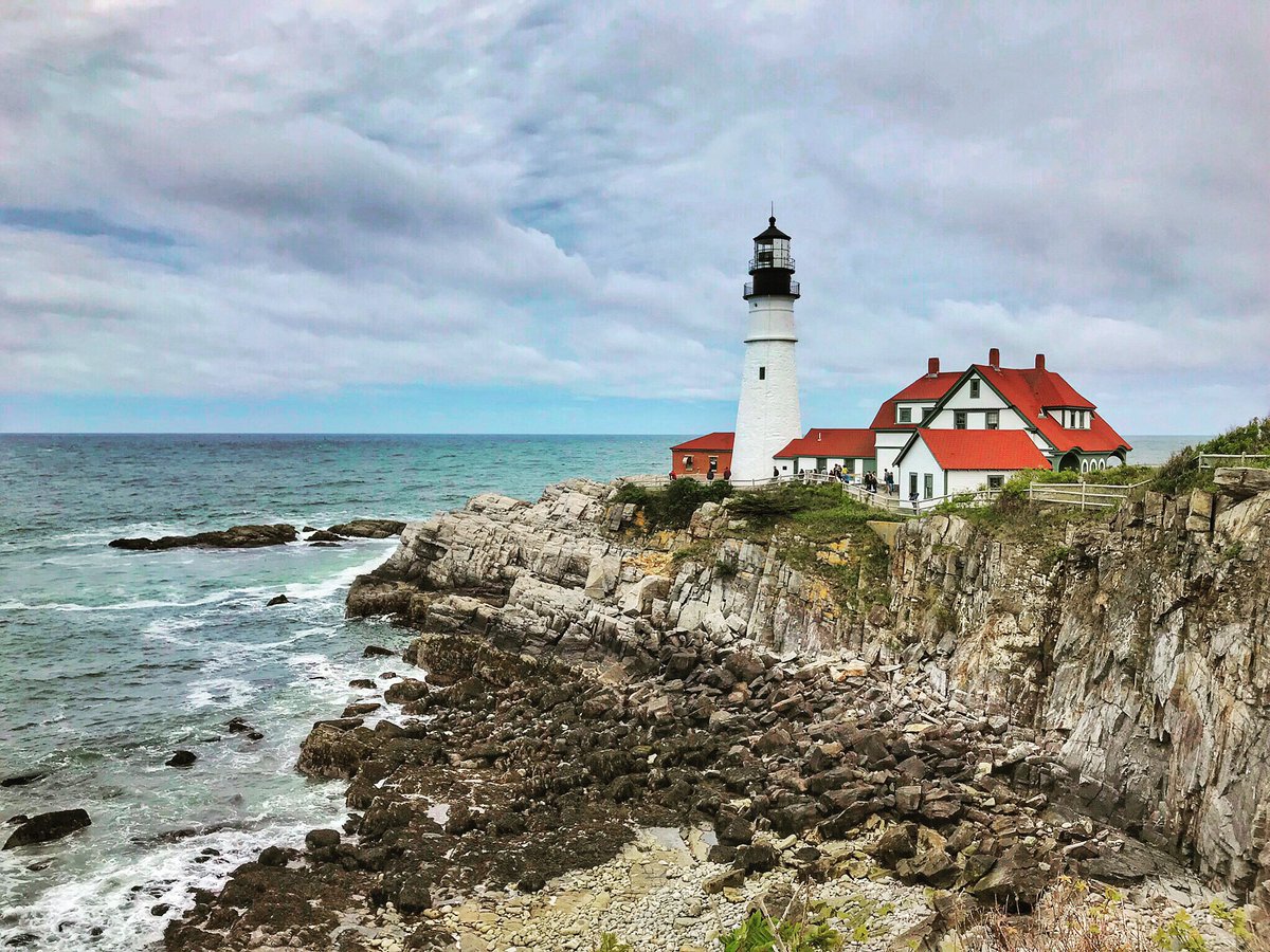 AlmostAnOutcast's tweet photo. Missing traveling and seeing #perfectviews like this. 

#maine #lighthouse #lighthousesofinstagram #waterviews #sightseeing #thegoodolddays #missthis #throwbackthursday #rockart #sights #portlandmaine https://t.co/lmvWSFzR9g