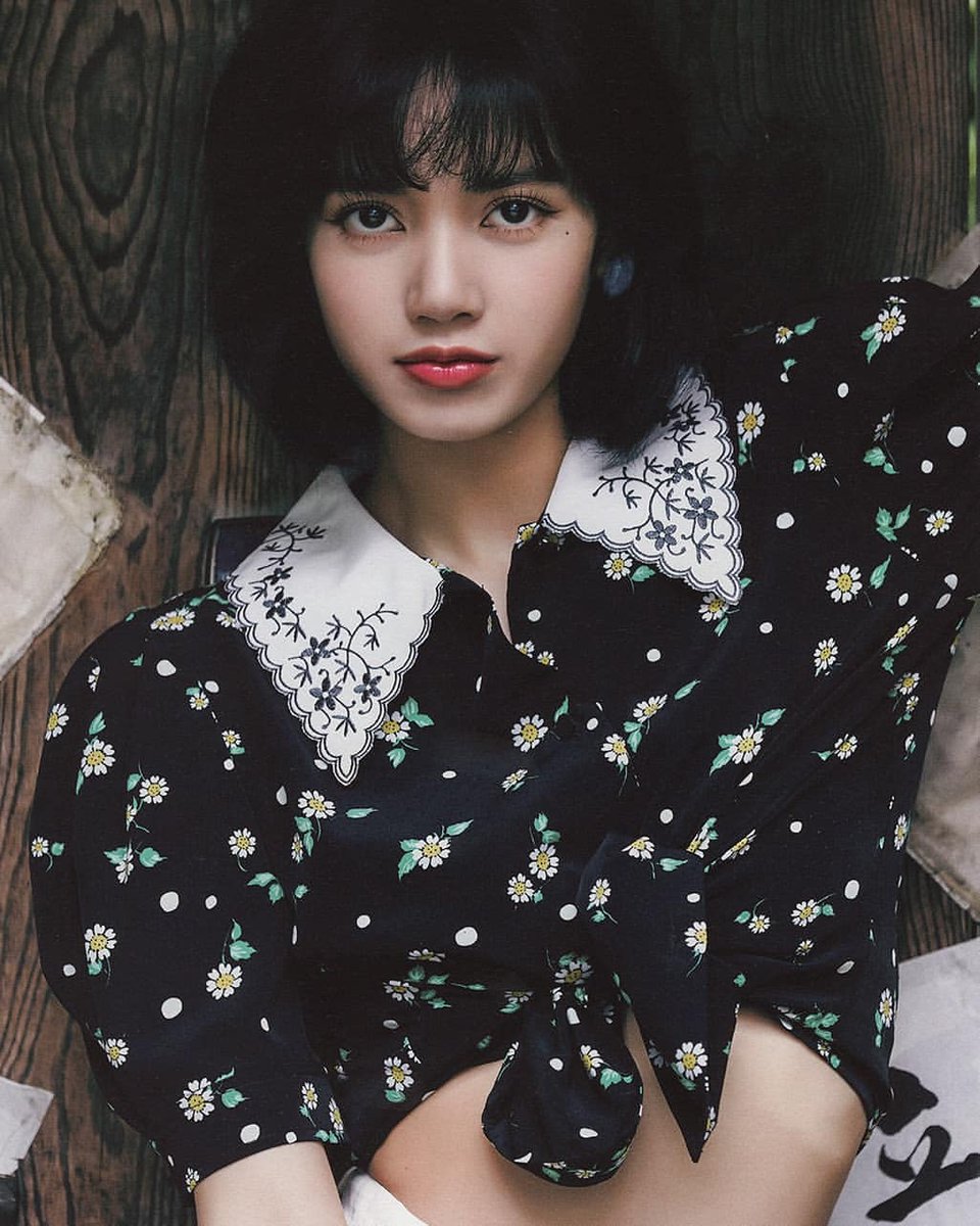 Sarablink9's tweet photo. #blackpink @BLACKPINK #lisa https://t.co/5rP1zRYlZ0