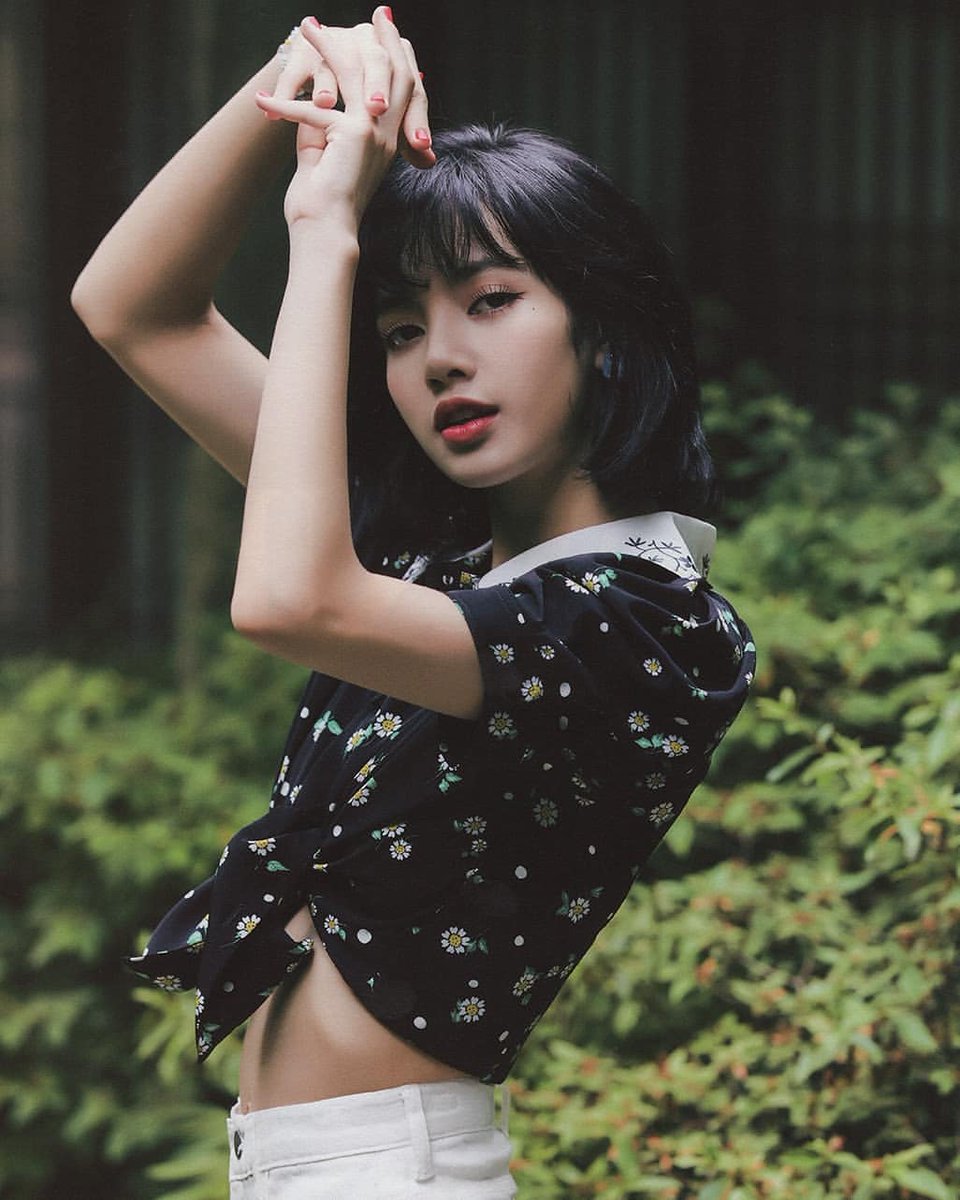 Sarablink9's tweet photo. #blackpink @BLACKPINK #lisa https://t.co/5rP1zRYlZ0