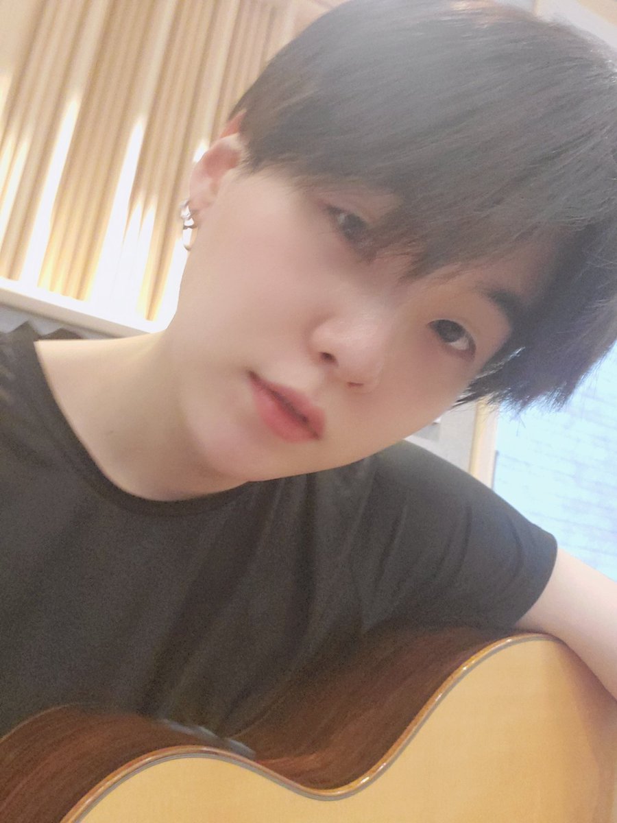 yoongibam9793's tweet photo. ดูมินยุนกิช่วงนี้สิท็อปฟอร์มมาก มาทุกร่างให้หวีด ละคือดีอะ ดีไปหมดเลย คลั่งรักอีกแล้ว 🥺💜 https://t.co/A88c5aQY55