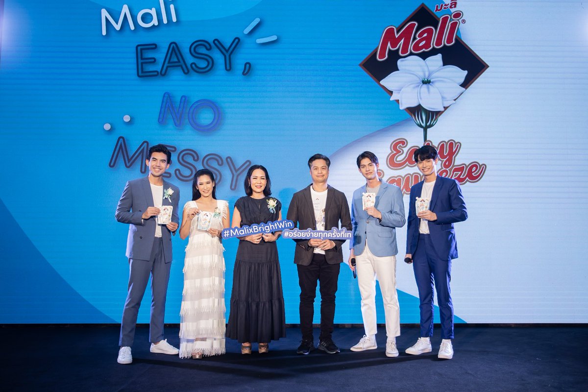 MaliClub's tweet photo. ขอบคุณพรีเซ็นเตอร์คู่ น้องไบร์ท @bbrightvc​ น้องวิน @winmetawin ขอบคุณพี่ป๊อก @pockjasmine
พี่เต๋อ @terchantwist 🙏 และแฟนคลับที่มาร่วมงาน รวมถึงทุกคนที่ส่งกำลังใจจากทางบ้านนะคะ งานวันนี้สนุกและอบอุ่นที่สุดเพราะทุกคนนะคะ
รัก ❤️
#MalixBrightWin #MaliEasySqueeze #MaliEasyNoMessy https://t.co/TGXOUjsf8e