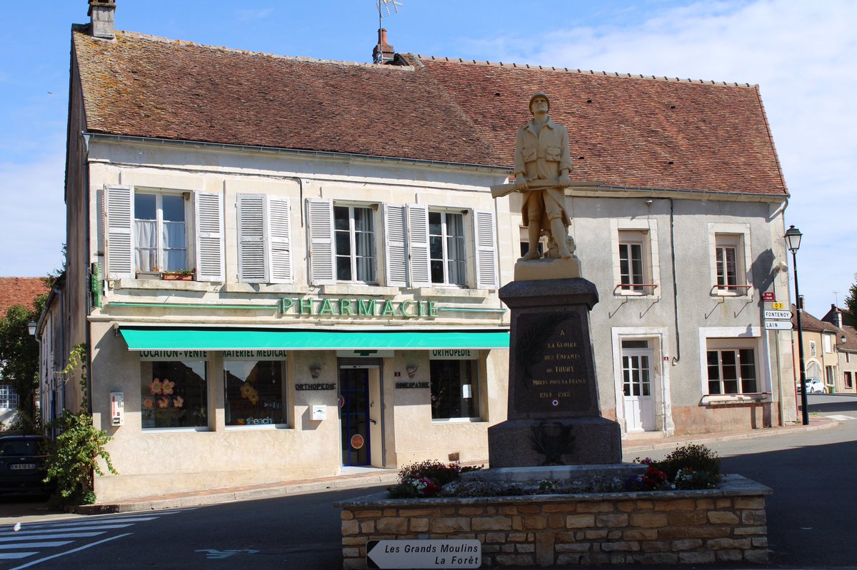 GLarrive's tweet photo. À #Thury, le maire Claude Conte s’est battu pour maintenir la pharmacie. Et on va tout faire pour réussir ensemble l’implantation d’une épicerie-restau, peut-être dans le cadre de l’opération @1000_cafes. Nos villages sont vivants !#TeamYonne https://t.co/1yvr3Mw4LN