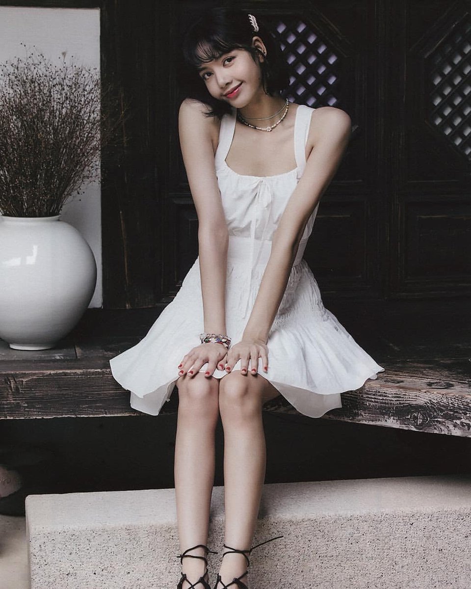 Sarablink9's tweet photo. #blackpink @BLACKPINK #lisa https://t.co/6HCsleleqd