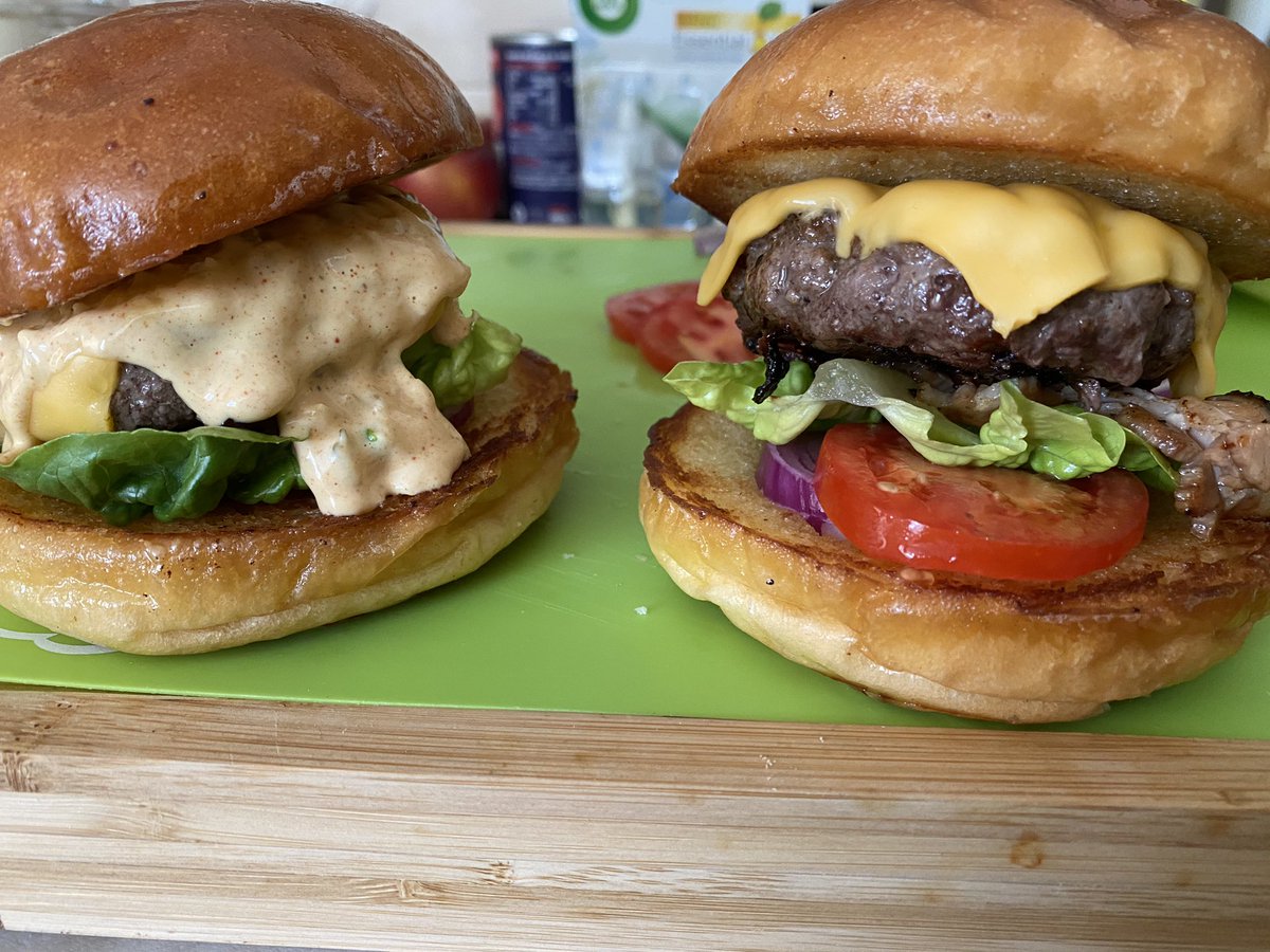 MBowater's tweet photo. Not had the best start of the day but come home to #LowNSlowToGo @andylownslow #BurgerLove even let my neighbour in on this treat 🥰 check out his website https://t.co/l39IeHa3F4 #supportIndependence #SupportLocalBusinesses https://t.co/V1adcmxQFR