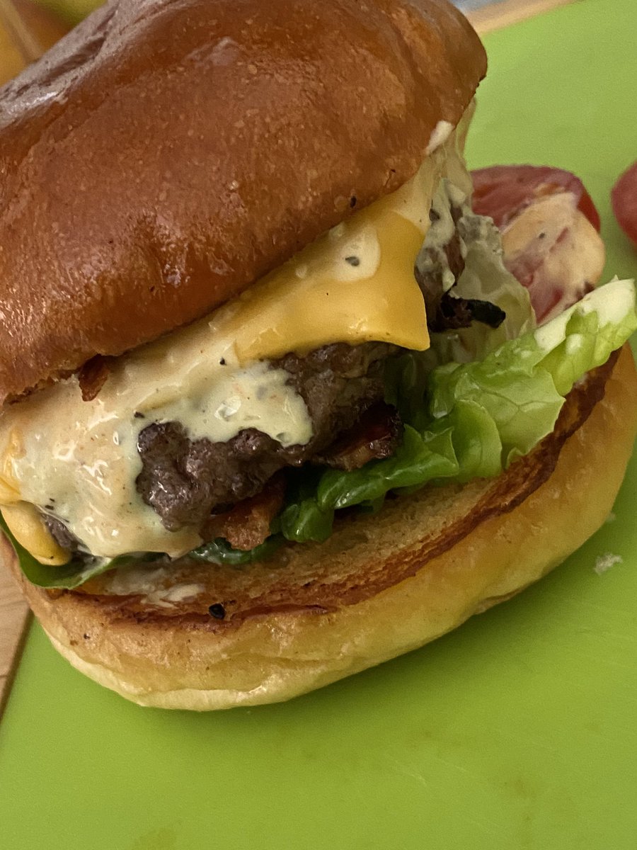 MBowater's tweet photo. Not had the best start of the day but come home to #LowNSlowToGo @andylownslow #BurgerLove even let my neighbour in on this treat 🥰 check out his website https://t.co/l39IeHa3F4 #supportIndependence #SupportLocalBusinesses https://t.co/V1adcmxQFR