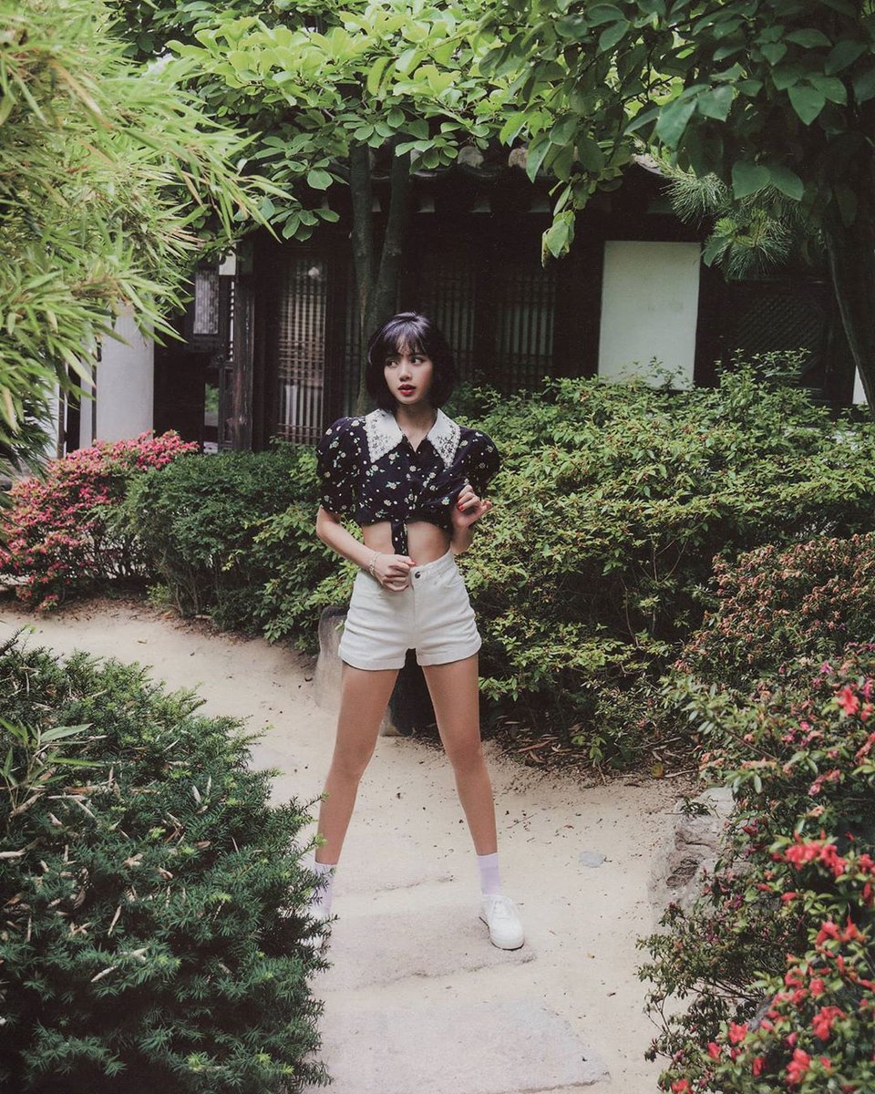 Sarablink9's tweet photo. #blackpink @BLACKPINK #lisa https://t.co/ArK3aKoaIe