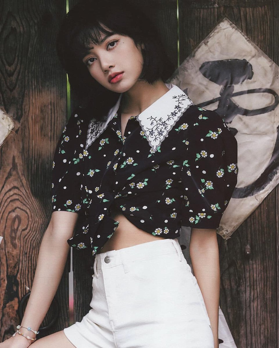 Sarablink9's tweet photo. #blackpink @BLACKPINK #lisa https://t.co/ArK3aKoaIe