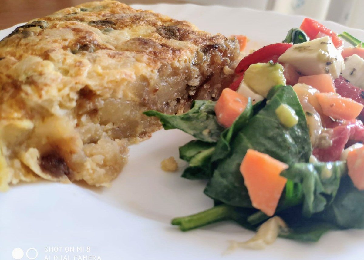 LosBombonsitos's tweet photo. Aquí nuestra #ensalada de espinaca con tortilla de patatas. Buon appetito! https://t.co/xs2OLLVZyC