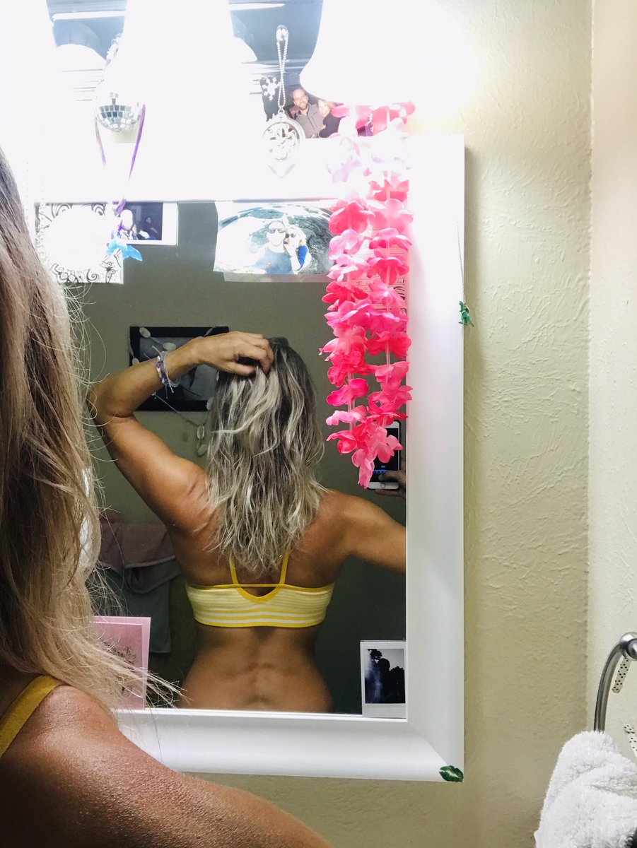 aenilay's tweet photo. 1) how’d my hair get this long? 😬 2) 💩 it’s getting darker! & C) WHY does it have to look so damn grey when it’s wet vs dry? Thank GOD for 🌞&💨 💇🏼♀️ #covidhairdontcare #wisdomhighlights #silveristhenewplatinum #blondesliveforforever https://t.co/jr5eHr0kbA