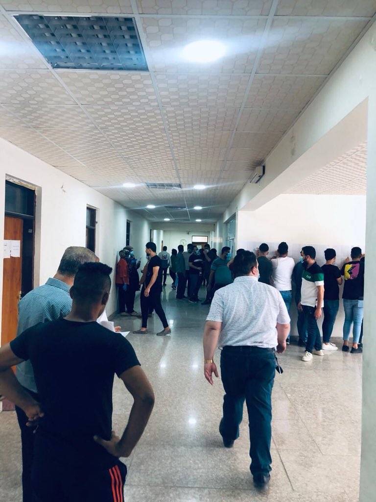 سيادة المسؤولين نحن مهندسو اجور و عقود وزارة الكهرباء
تم إجبارنا على الدوام بنسبة ١٠٠٪ و هذا مخالف لتوجيها خلية الازمة
كما ان الوزارة أصدرت امر وزاري بالدوام بنسبة ٢٥٪ لكن الشركات العامة لم تلتزم بذلك بسبب توجيهات مبطنة لاخلاء خيمة اعتصامنا امام الوزارة

#الكاظمي_انقذ_حياتنا