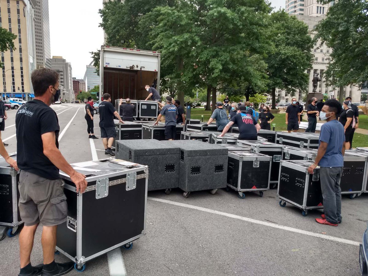 schulershook's tweet photo. Local 6 held a "Box Push" in St. Louis as part of a Red Alert event. Thanks to our friend Sara Kattau for the photos. Save our stages!

#redalertrestart @wemakeeventsnorthamerica #wemakeevents #saveourstages #iatselocal6 https://t.co/GXTJlnbC5A