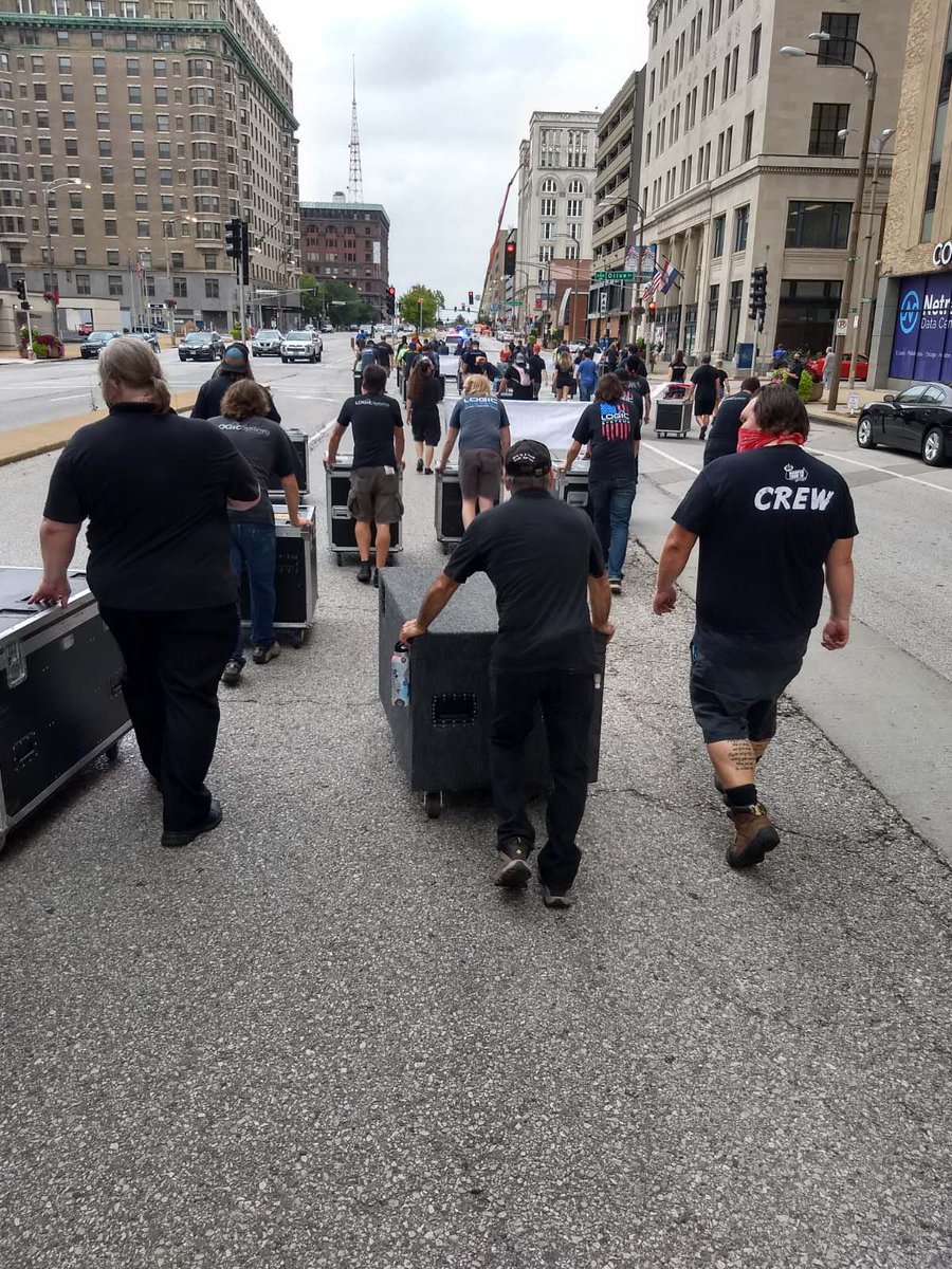 schulershook's tweet photo. Local 6 held a "Box Push" in St. Louis as part of a Red Alert event. Thanks to our friend Sara Kattau for the photos. Save our stages!

#redalertrestart @wemakeeventsnorthamerica #wemakeevents #saveourstages #iatselocal6 https://t.co/GXTJlnbC5A
