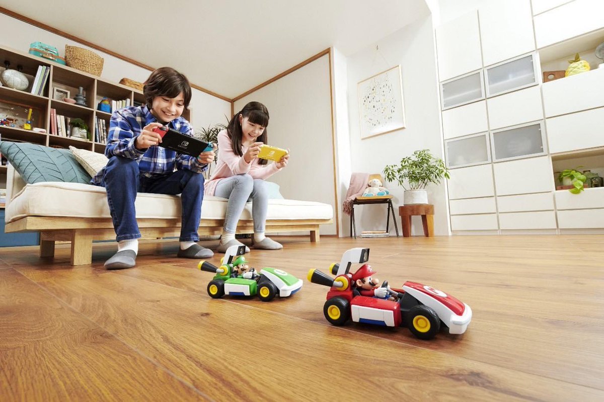 EstaMuyChido's tweet photo. #Nintendo acaba de presentar algo #MuyChido 

Mario Kart Live: Home Circuit.

Este videojuego convertirá nuestra casa en una pista de carreras de realidad aumentada con coches por radiocontrol https://t.co/7pvectsjVw